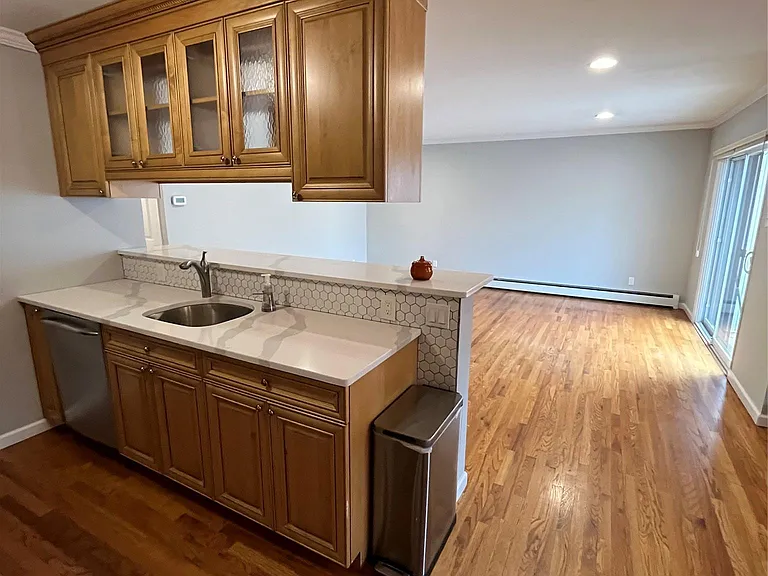 77 Richmond Blvd #4A — Photo 4