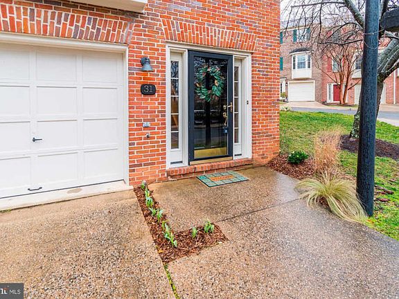 2nd image of 31 Carriage House Cres