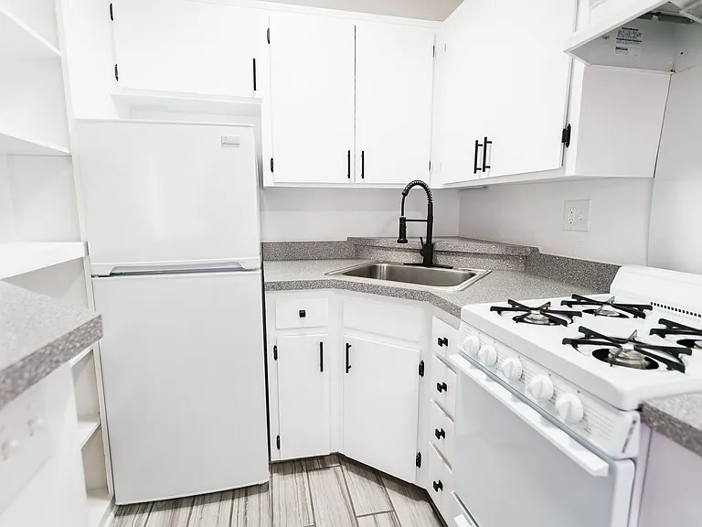 238 South Serrano Ave — Photo 30