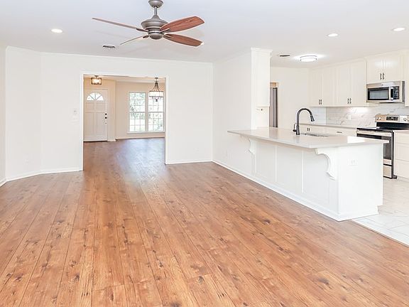 4th image of 403 Sisk Ave
