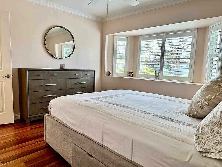 2048 N Screenland Dr — Photo 15