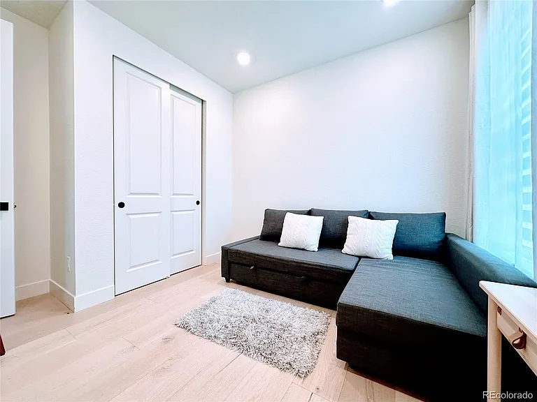 6065 E 154th Pl — Photo 14