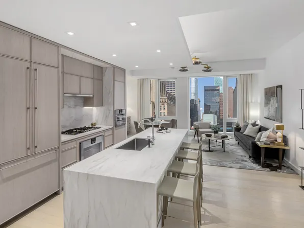 138 East 50th Street image 1 of 24