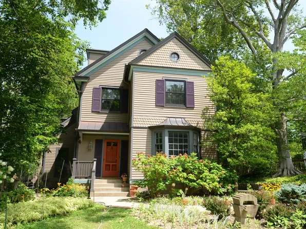 3662 Grandin Rd, Cincinnati, OH 45226