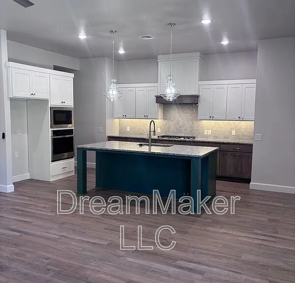 1902 Hollow Crest Ct — Photo 3