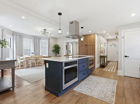 97 Trenton St, Melrose, MA 02176