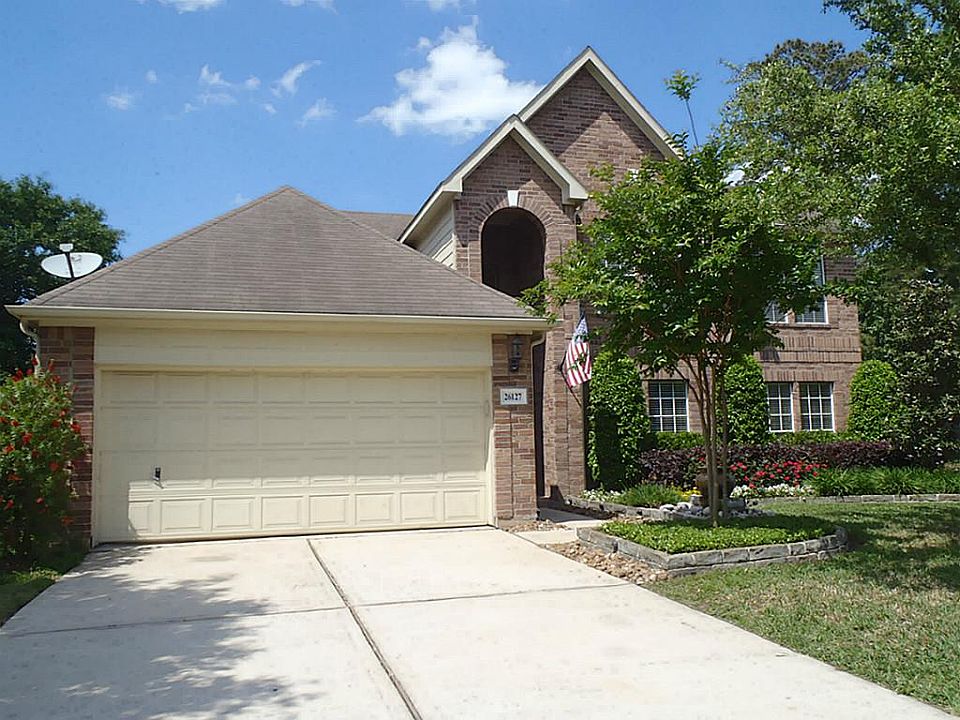 Wonderful 4br/2.5 bath on large lot next to park in popular Imperial Oaks neighborhood.