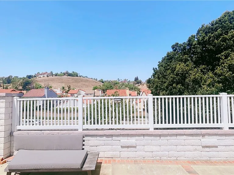 2470 Saratoga Ln — Photo 25