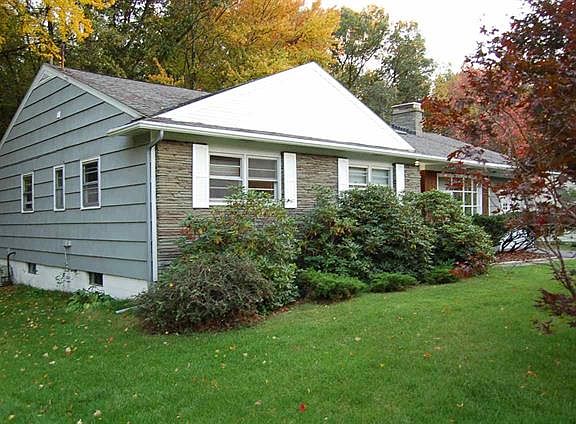 2nd image of 301 Moonlight Dr