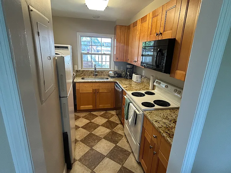 510 Saint Charles Ct — Photo 10