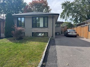 16 Bridgenorth Cres, Toronto, ON M9V2M3