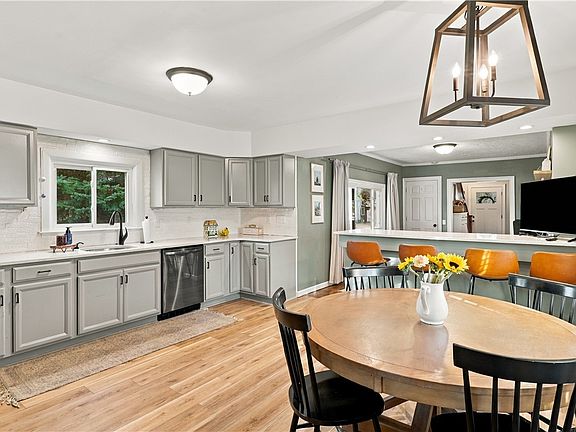 5th image of 18 Lincoln Ave