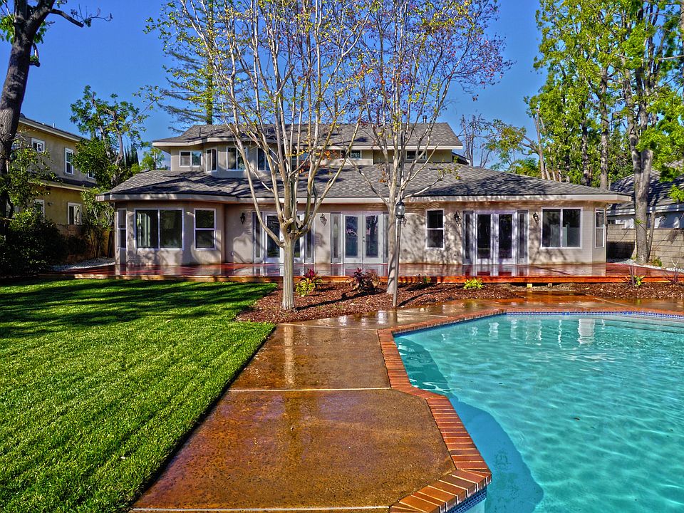 1st image of 610 Estrella Ave