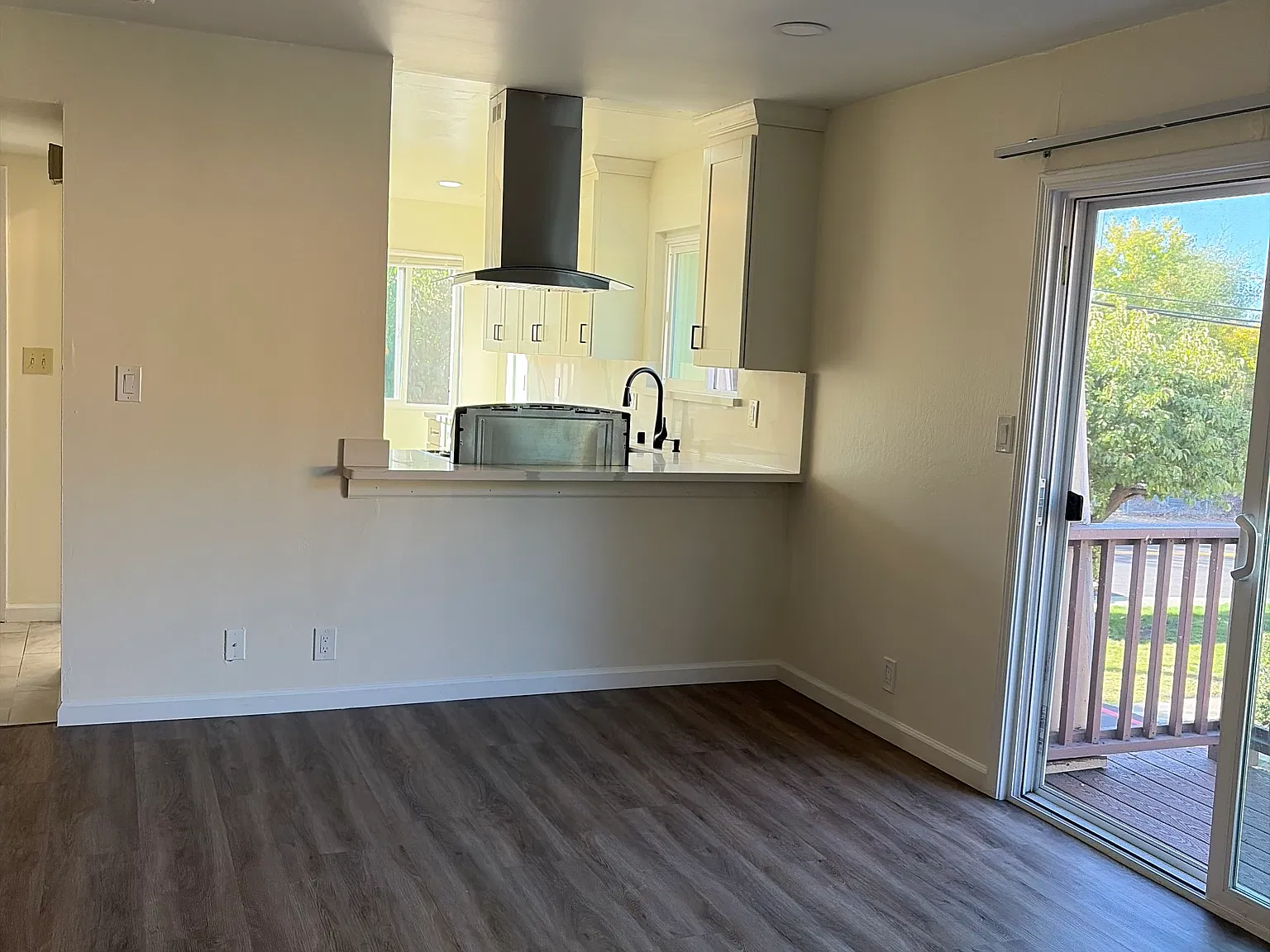 3 bed, 1200 sqft, $3,350 — Photo 4