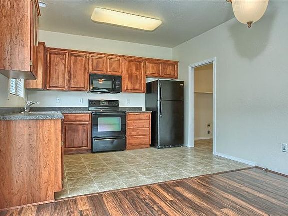 5th image of 2521 Parkwood Village Ln