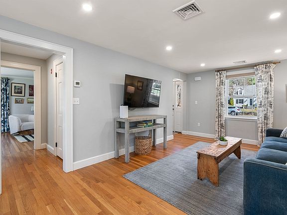 4th image of 48 Wessex Dr
