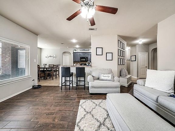 5th image of 1072 Jodie Dr