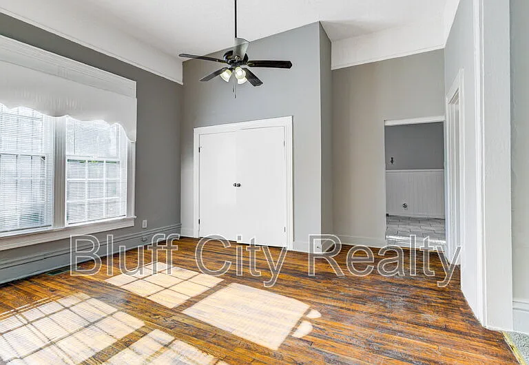 1639 Southern Ave — Photo 6
