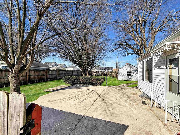 4th image of 754 John St