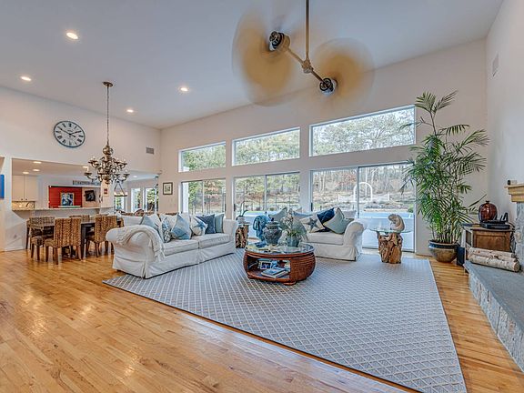 2nd image of 44 Whippoorwill Ln