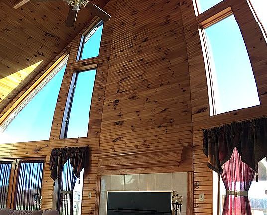  27 ft tall Living room