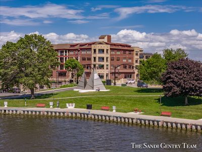22 S Harbor Dr UNIT 402, Grand Haven, MI, 49417