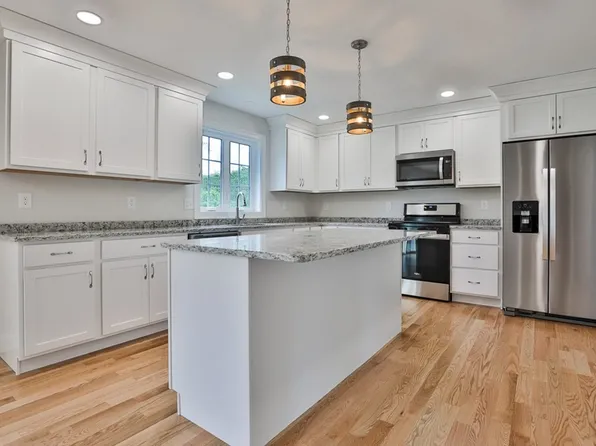 201 Holman St, Lunenburg, MA 01462