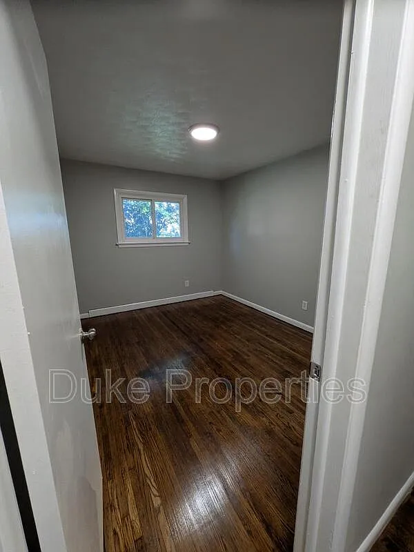 3 bed, 1.5 bath, 1394 sqft, $2,300 — Photo 4