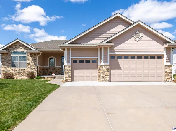 8618 S 101st St, La Vista, NE 68128