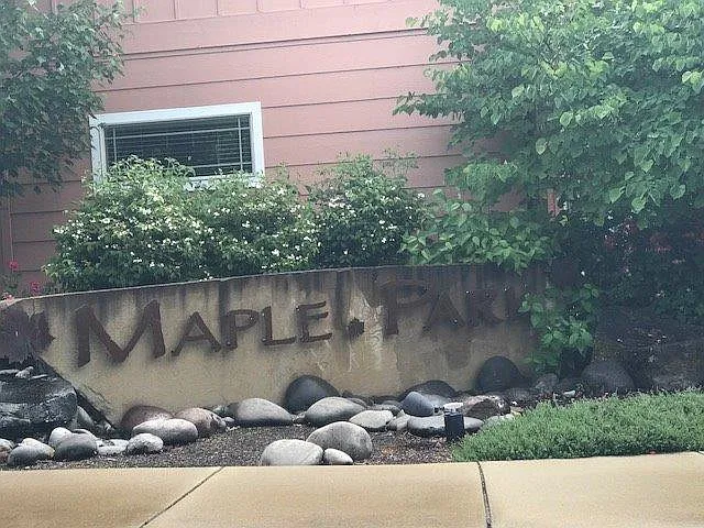 674 SE Vine Maple Ln photo 1