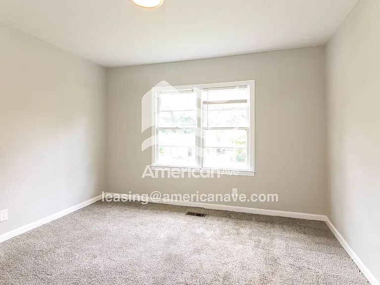 207158_012_bedroom_13.jpg