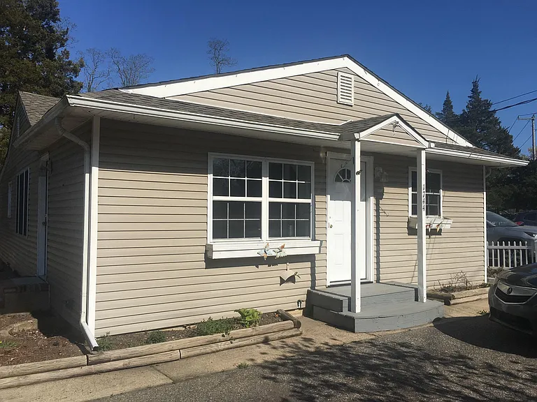 1744 Lakeside Dr S — Photo 1