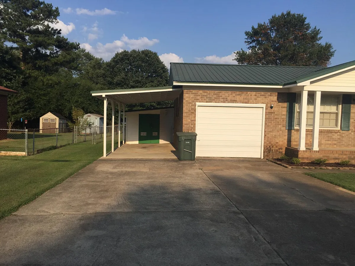 Building Photo - 504 Clift Dr