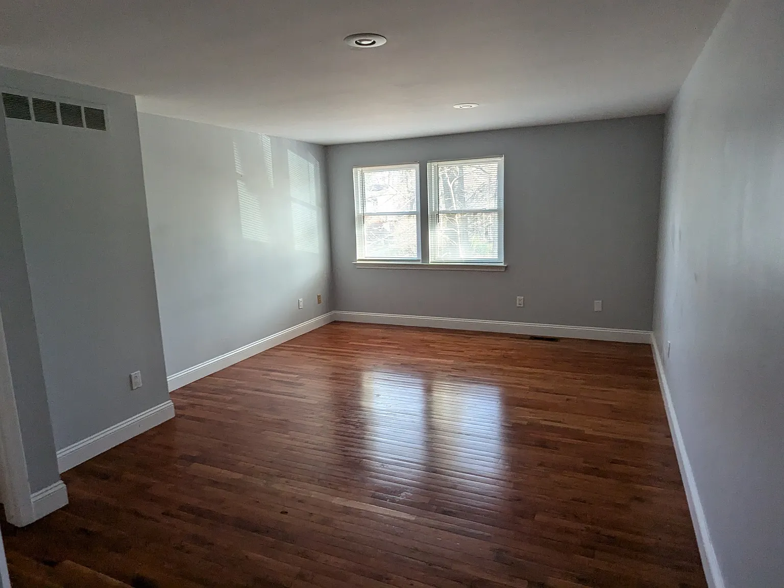 4 bed, 3.5 bath, 2280 sqft, $3,200 — Photo 4