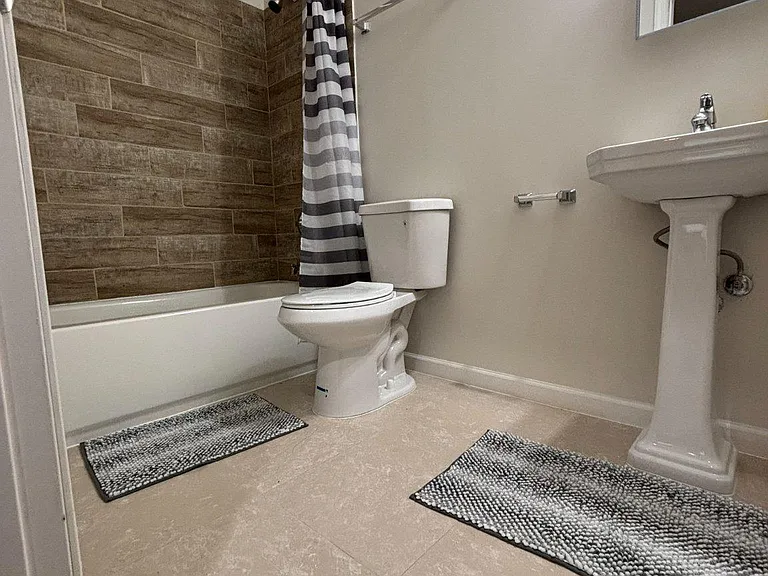6005 Eads St NE — Photo 24