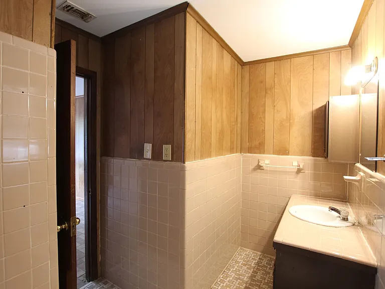 1428 E. Houston SERIES 74 — Photo 11
