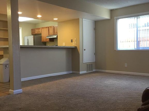 3rd image of 1103 Bradley Sq