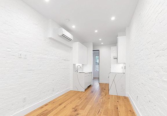3rd image of 543 Bergen St #11