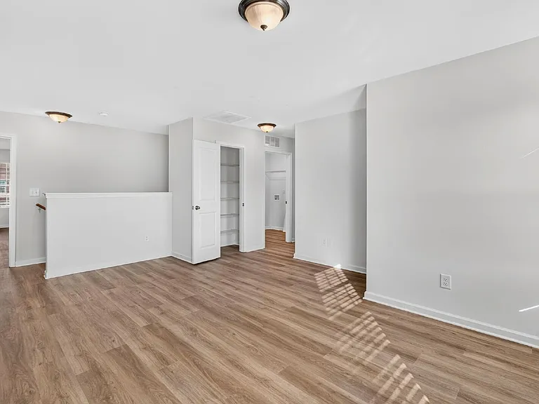 2472 Melfield Dr — Photo 13