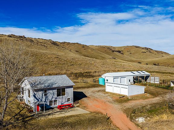 4th image of 28 S Rail Rd