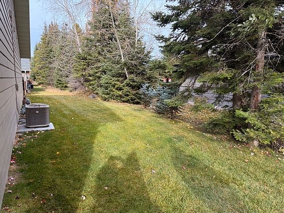 3rd image of 215 Fox Hollow Ln