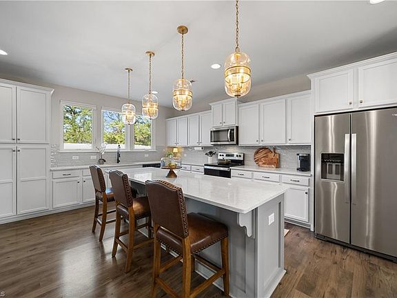 2nd image of 109 Sherwood Ct