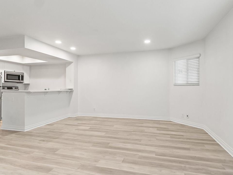 1st image of 933 Seacoast Dr APT M