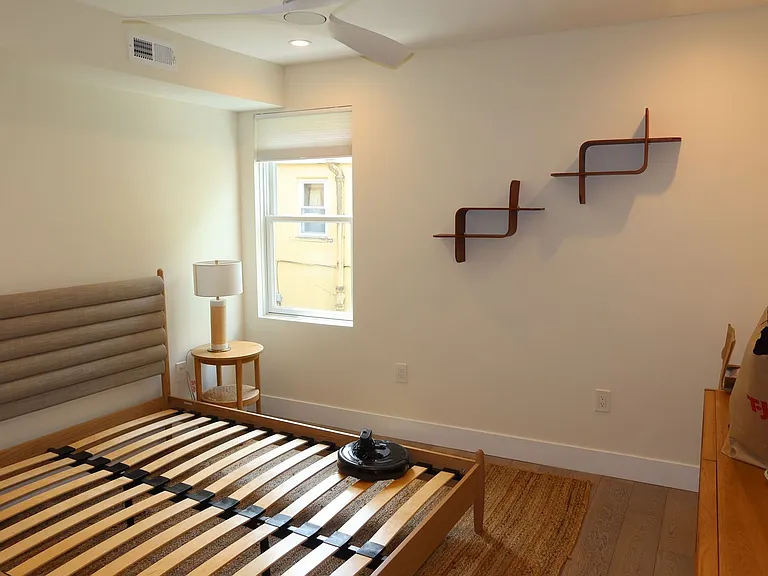 166 W Laurel St — Photo 15