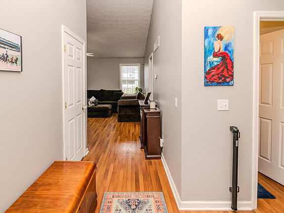 5th image of 1208 Meadow Glen Dr