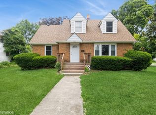 902 Bunker St, Woodstock, IL 60098