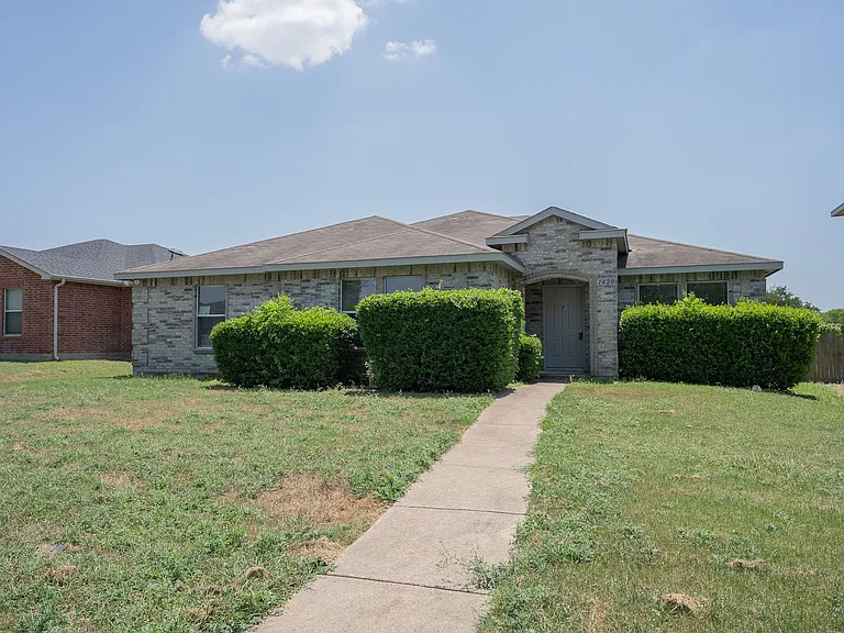 1420 Bumble Bee Dr — Photo 1