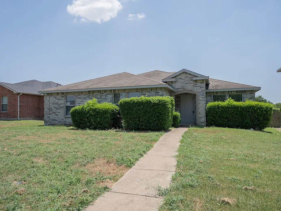 1420 Bumble Bee Dr
