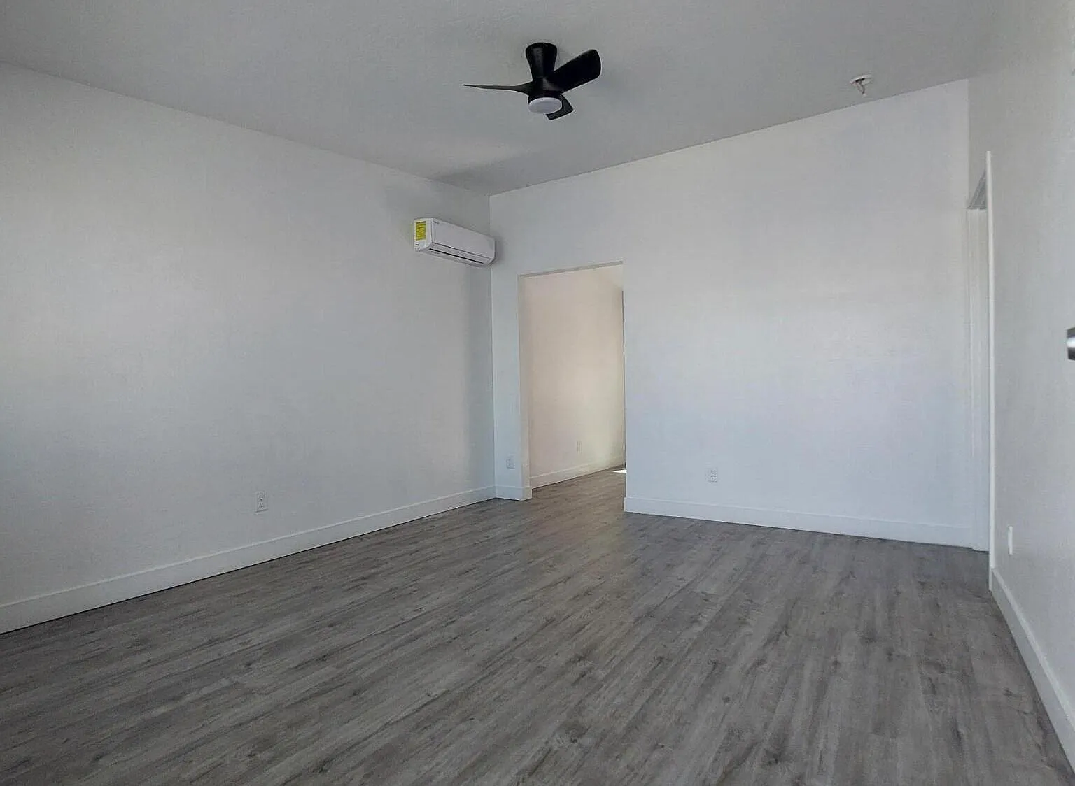 1 bed, 1.0 bath, 700 sqft, $1,000 — Photo 2