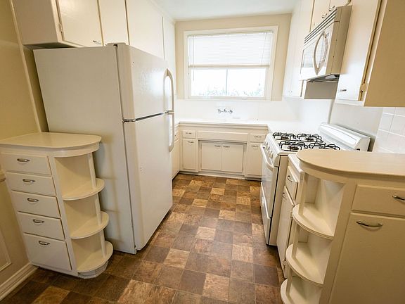 5th image of 410 Veteran Ave #412